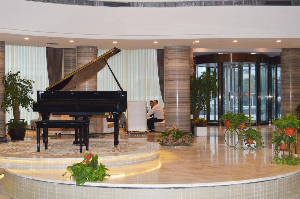 Noble Center Hotel Shanghaj Zewnętrze zdjęcie