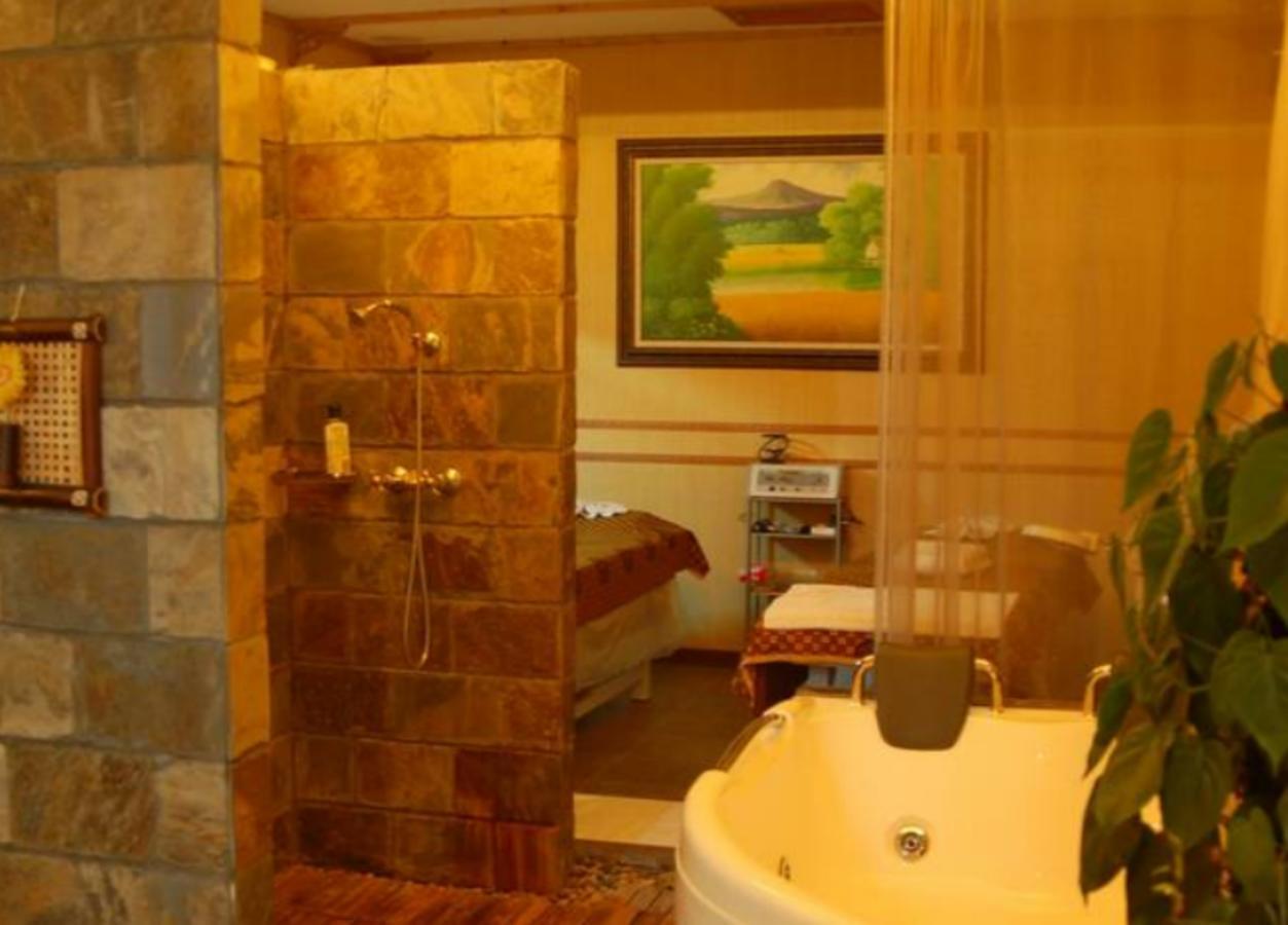 Noble Center Hotel Shanghaj Zewnętrze zdjęcie