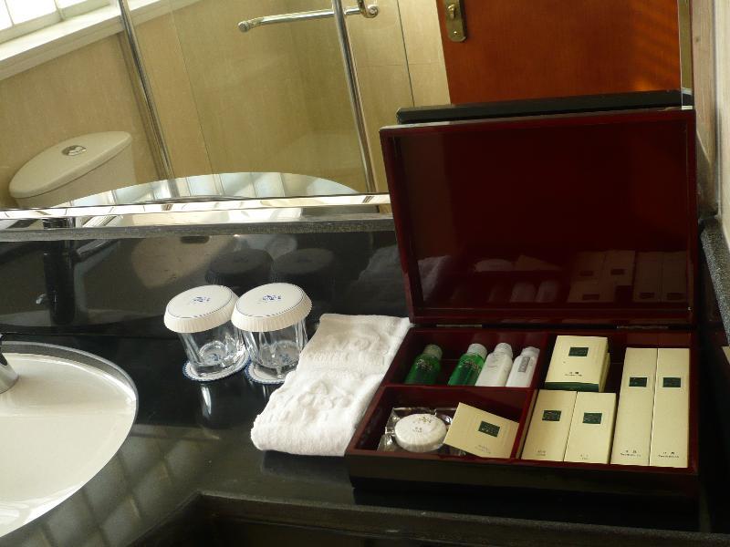 Noble Center Hotel Shanghaj Zewnętrze zdjęcie