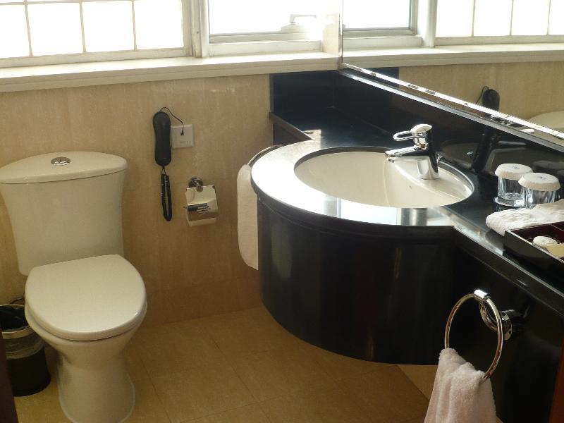 Noble Center Hotel Shanghaj Zewnętrze zdjęcie