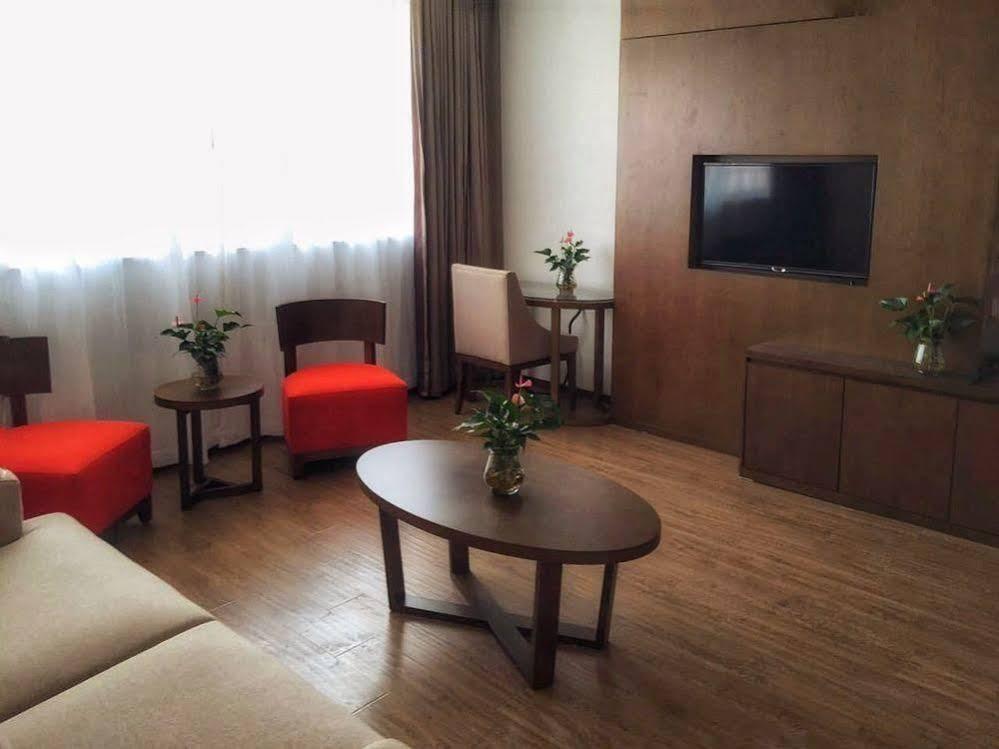 Noble Center Hotel Shanghaj Zewnętrze zdjęcie